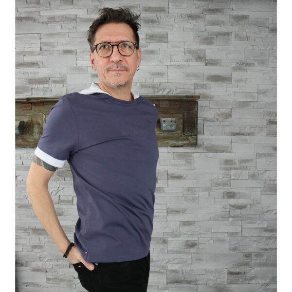 T-Shirt Homme Gris Foncé, bracelets & Capuche Gris Clair – Image 2